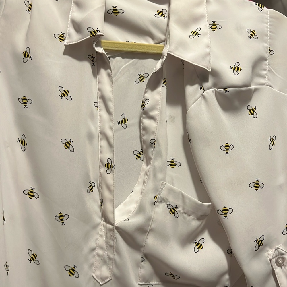 Collard blouse bee print